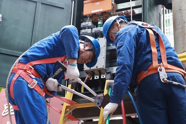 國網南充市高坪供電公司：元旦佳節 堅守崗位保供電