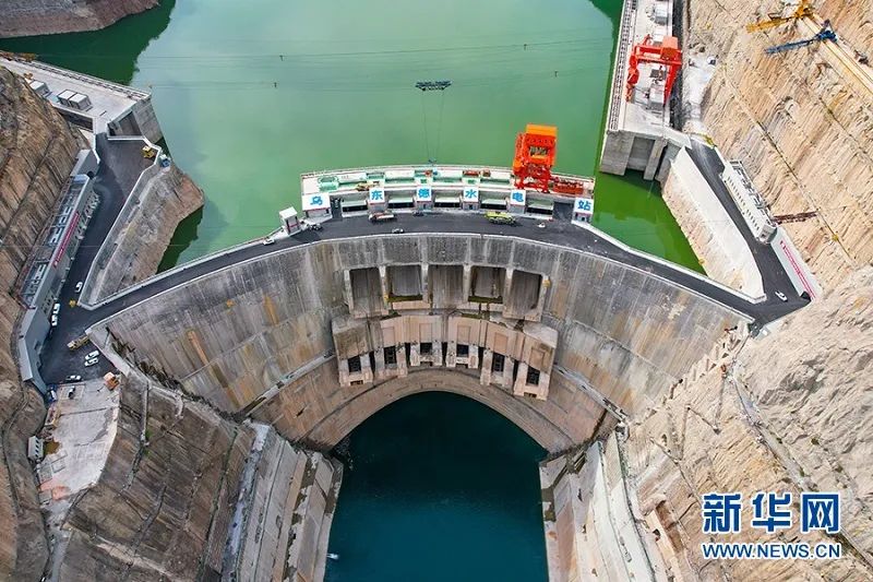 國家能源局章建華：加快推進能源轉型，大力發展風電和太陽能發電！