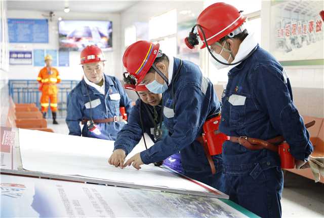 陳海斌到國家電投駐黔企業開展安全生產和能源保供督導檢查