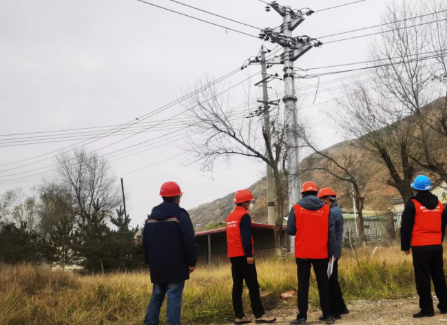 國網東鄉縣供電公司為鄉村持續振興“充足電