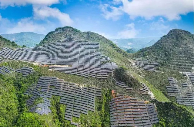 全國首例！吉電股份“大容量、高坡度”集中式山地光伏項目并網