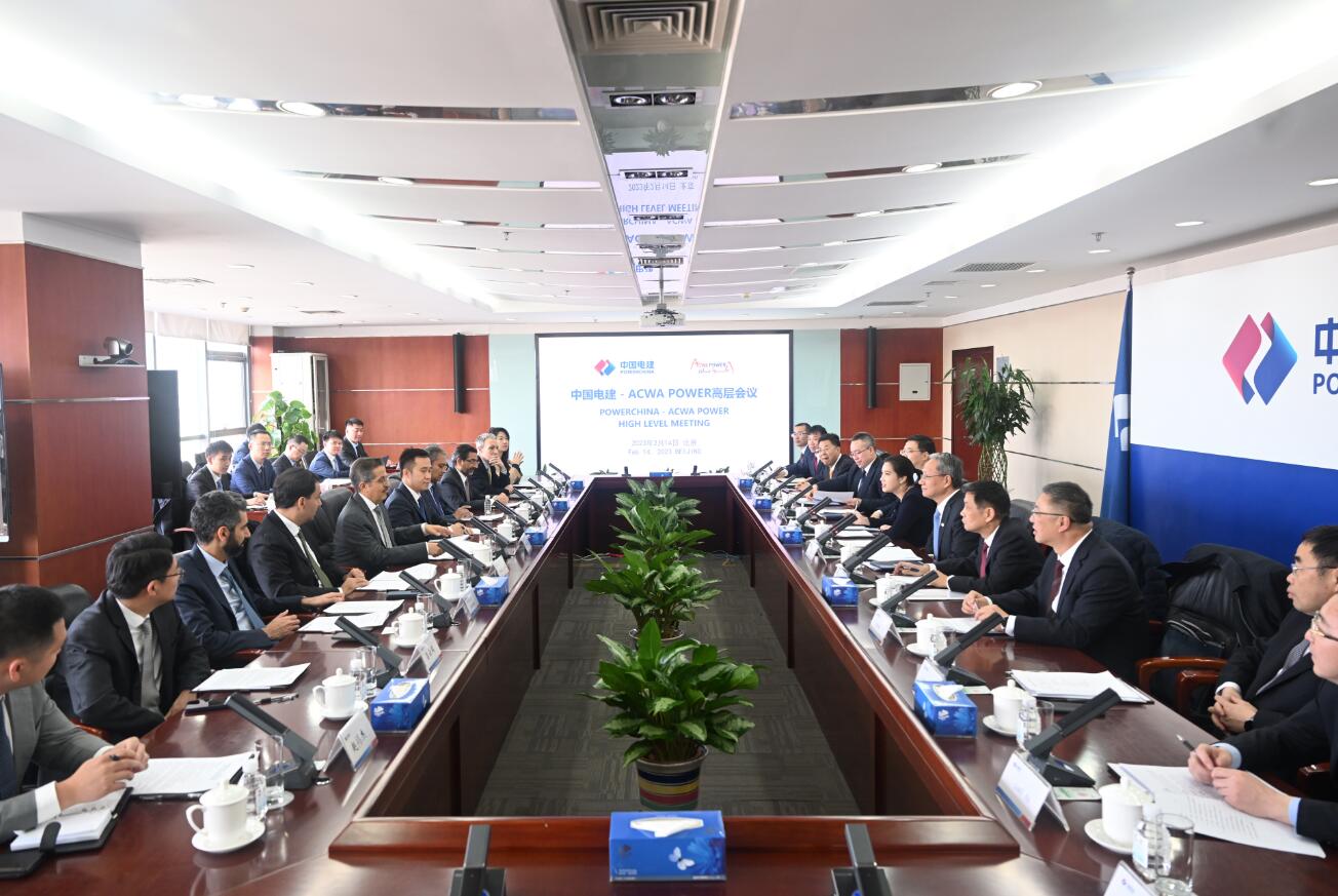 中國電建黨委副書記、總經理王斌與沙特國際電力和水務公司董事長阿布納亞會談