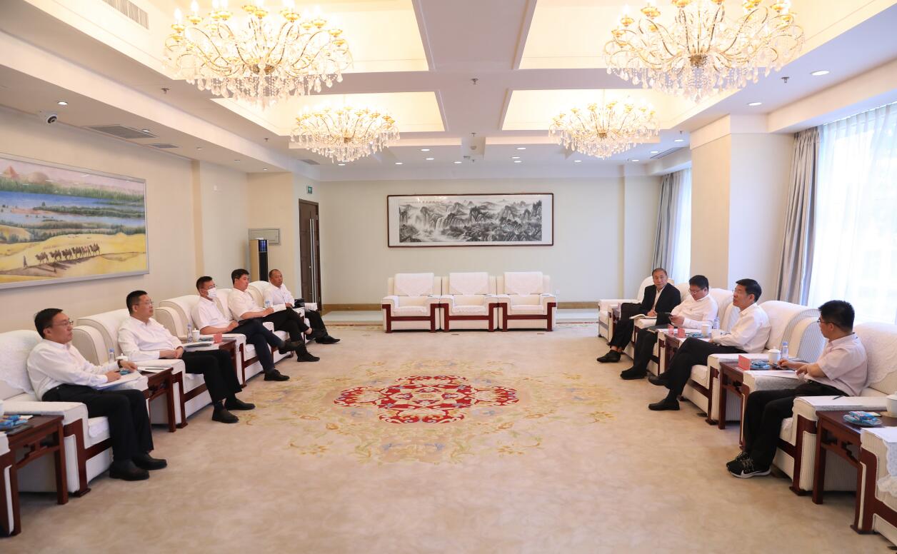 國家電投副總經理、黨組成員徐樹彪與內蒙古自治區黨委常委、常務副主席黃志強舉行會談
