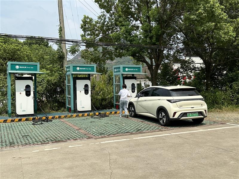 各類政策支持新能源汽車和充電樁下鄉，但村里真的需要這么多充電樁嗎?