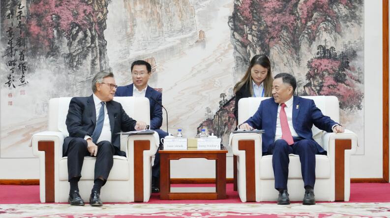 中國(guó)能建黨委書記、董事長(zhǎng)宋海良與渣打集團(tuán)主席韋浩思會(huì)談