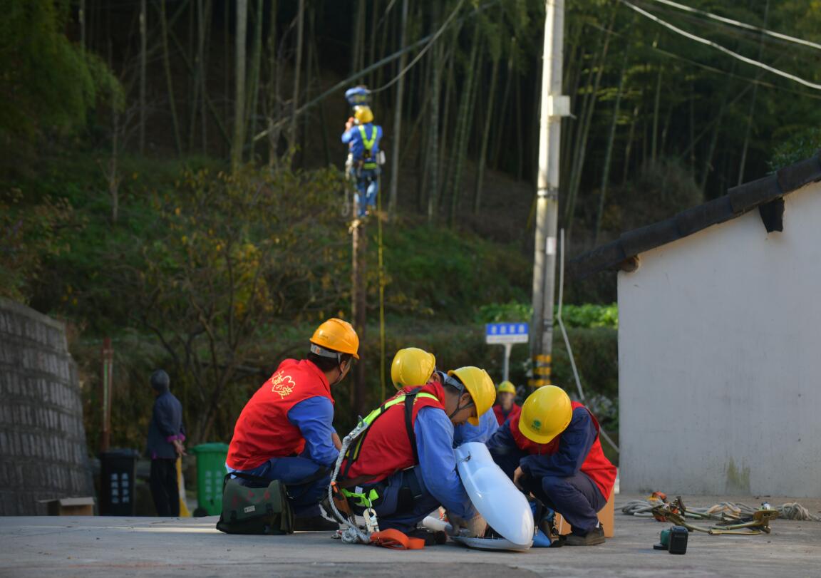 國網余姚市供電公司：80盞路燈點亮革命老區鄉村路