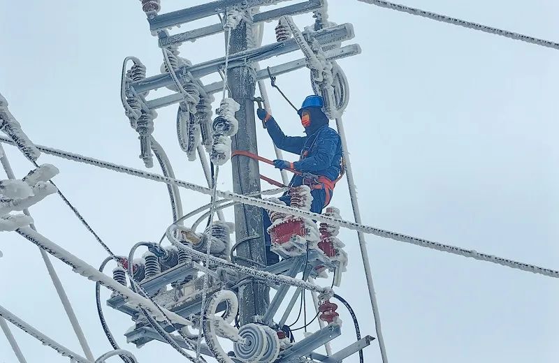 頂風冒雪戰寒潮 全力以赴保供電