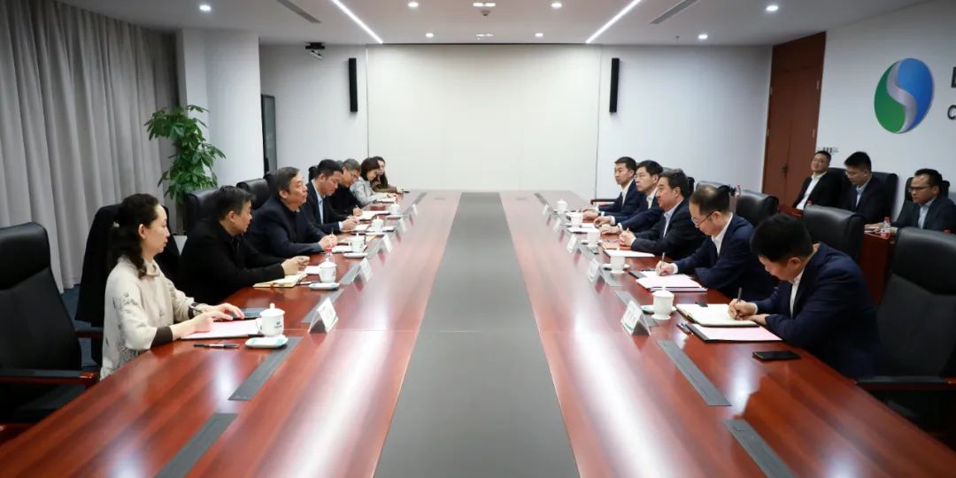 中國電氣裝備黨委書記、董事長白忠泉會見上海市經濟和信息化委員會副主任戎之勤