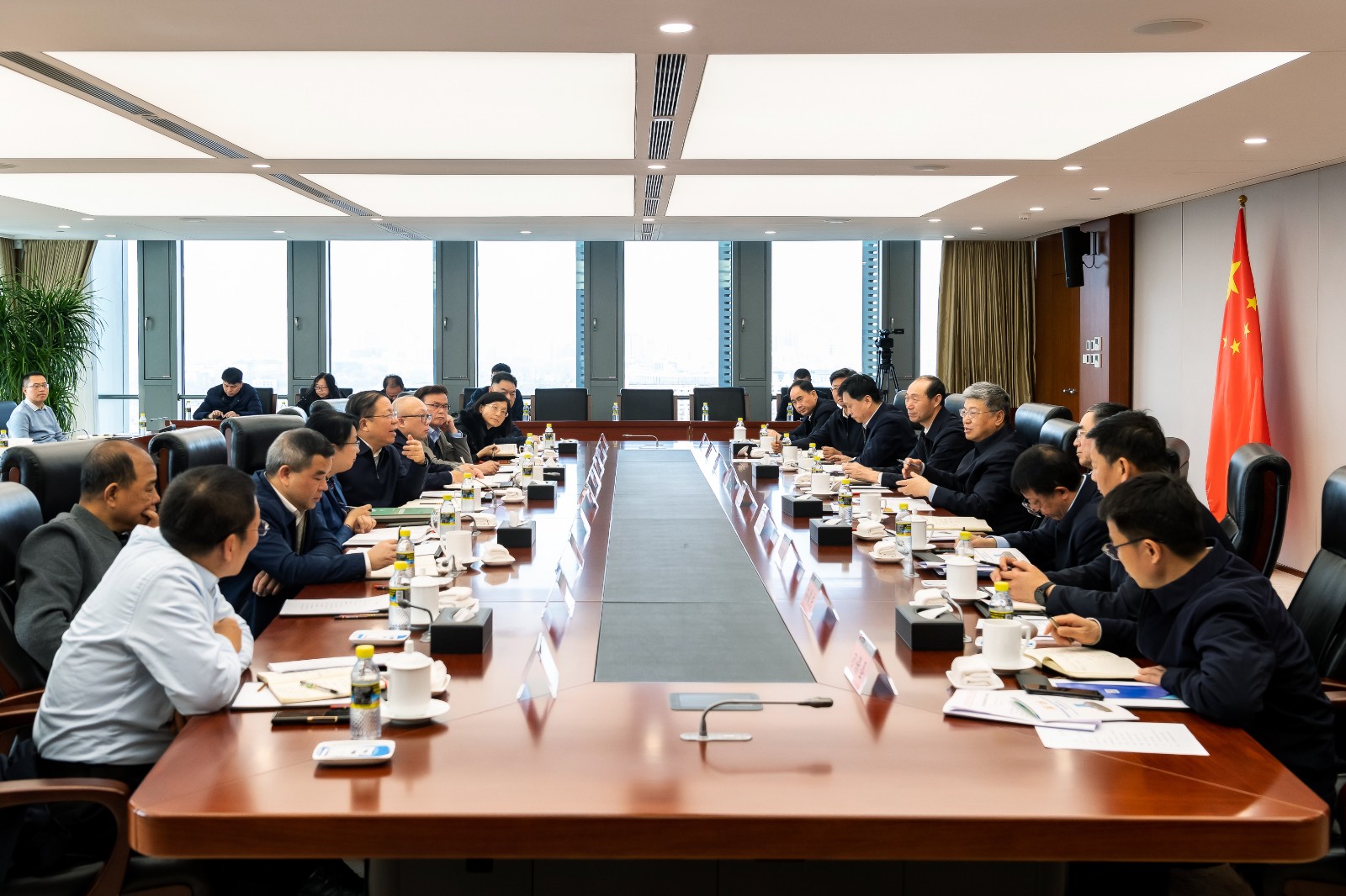 國家能源集團黨組書記、董事長劉國躍會見廣西壯族自治區政府黨組成員、國資委黨委書記秦如培