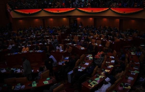 英媒：加納議會欠電費，電力公司拉閘打斷國情咨文