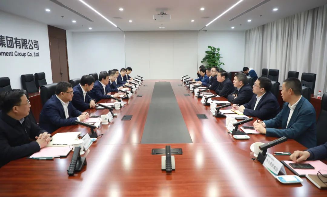 中國電氣裝備黨委書記、董事長白忠泉會見上海市靜安區委書記于勇