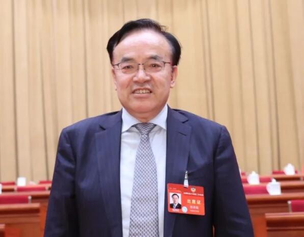 全國(guó)政協(xié)常委張來(lái)斌：系統(tǒng)思維引領(lǐng)能源轉(zhuǎn)型與安全，確保“雙碳”目標(biāo)順利實(shí)現(xiàn)