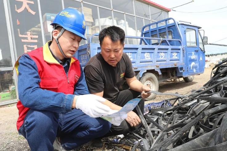 國網扎魯特旗供電公司多點發力滴灌帶外包裝治理 全力守護電網安全穩定運行