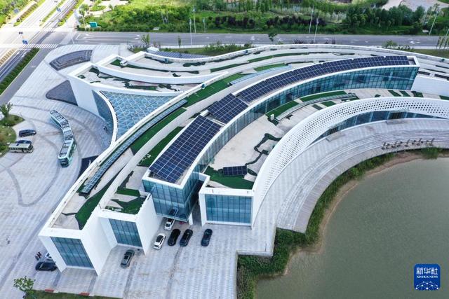每年發出綠電37億度!探秘小縣城里的“零碳產業園”
