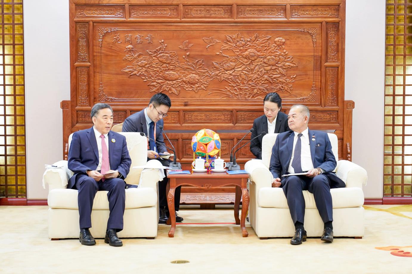 中國能建黨委書記、董事長宋海良與老撾副總理