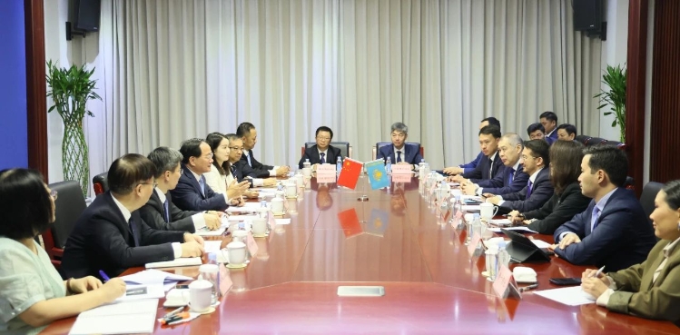 金壯龍會見哈薩克斯坦數字發展、創新和航空航天工業部部長扎斯蘭·馬季耶夫