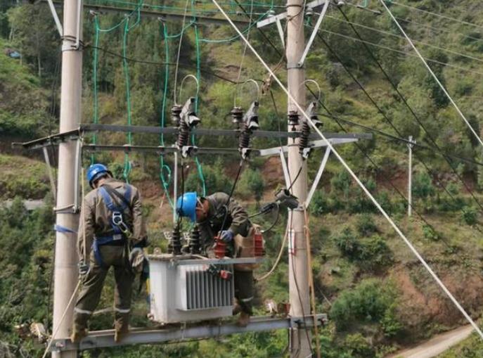 云南會澤供電局低電壓治理保高寒山區村民度冬用電