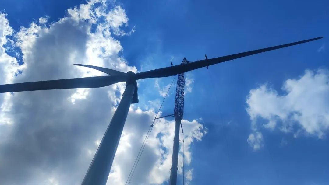 大唐重慶白楊坪風電項目首臺風機并網發電