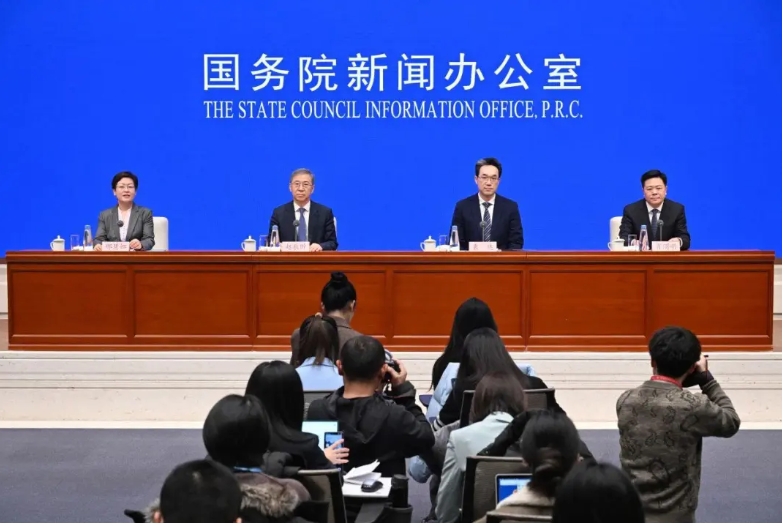 國家發(fā)改委：“沙戈荒”新能源基地加快建設(shè)，截至11月底，西北五省風(fēng)光裝機(jī)達(dá)到280GW左右