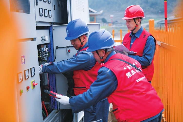 貴州電網6000萬元建設配電網 消除臺區重過載低電壓問題